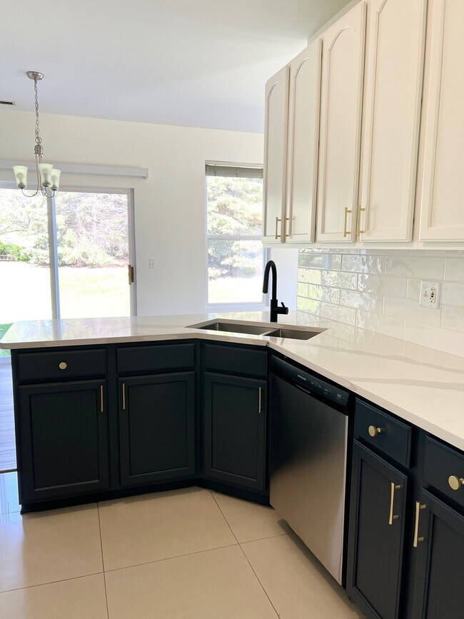 Building Photo - 601 Blackstone Ct