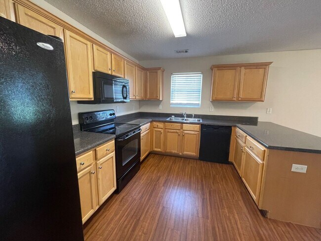 Building Photo - 5 BEDROOM PLUS BONUS ROOM PRE-LEASING FOR AUGUST 2026!