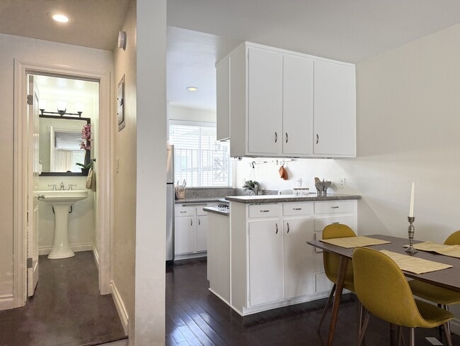 Building Photo - 11652 Chenault St