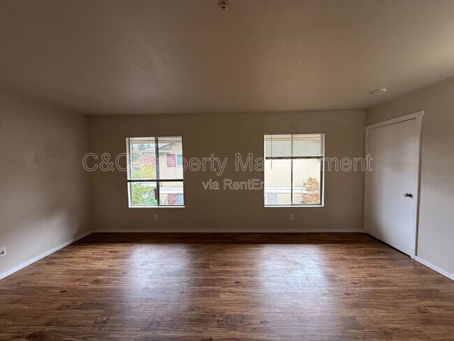 Building Photo - 300 Stony Point Rd