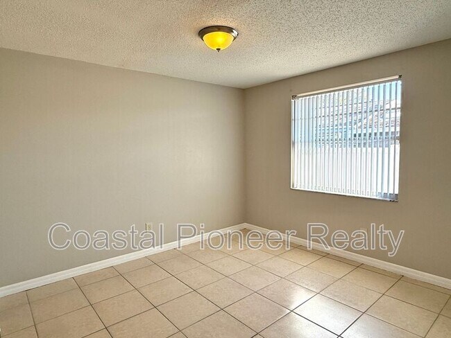 Building Photo - 10202 Bonnie Bay Ct