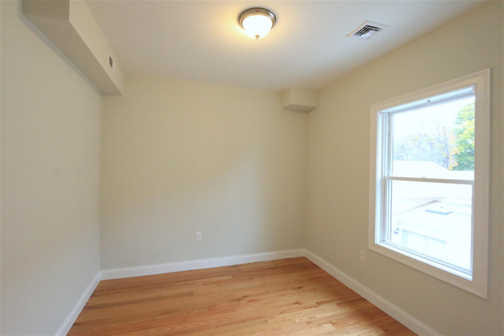 Building Photo - 29 Elmwood St