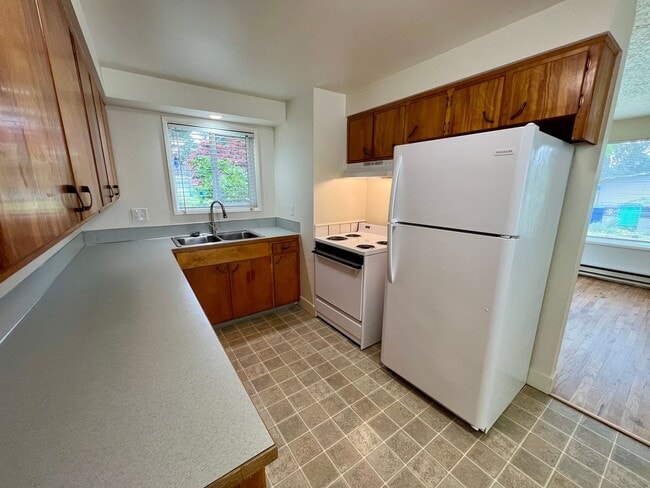 Building Photo - Charming 2-Bedroom Apartment in SE Portland!