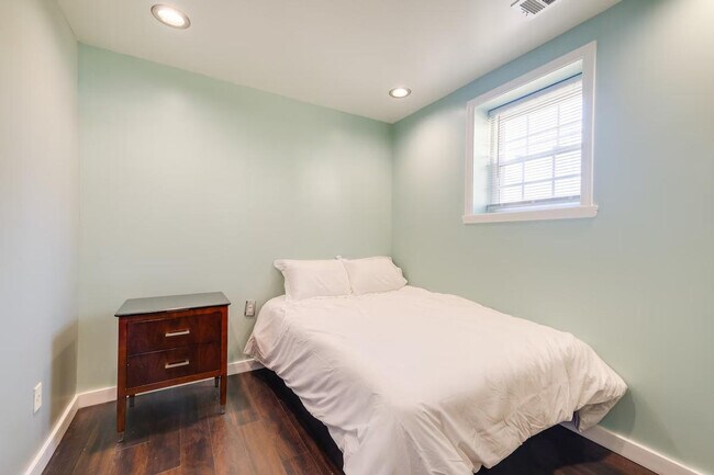 Building Photo - 3 Joyceton Terrace