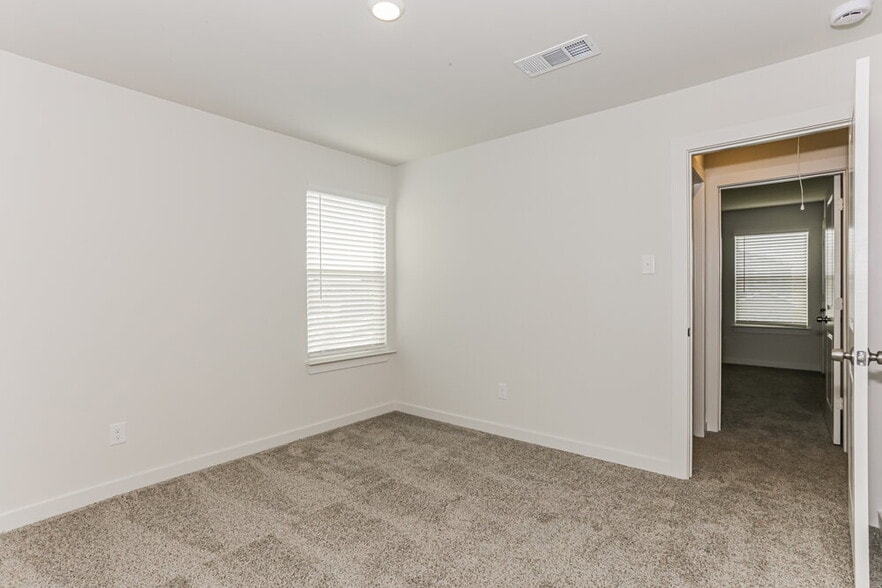 Building Photo - 422 Watson Ct