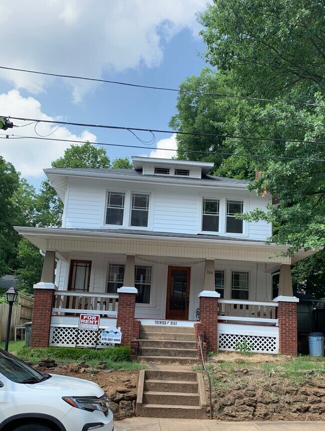 Primary Photo - 116 W Watson St