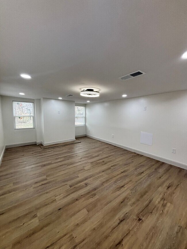 Building Photo - Newly Remodeled 3bd/1bth!!