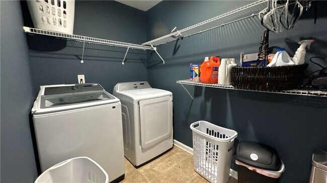 Building Photo - 180 Village Green Ct SW