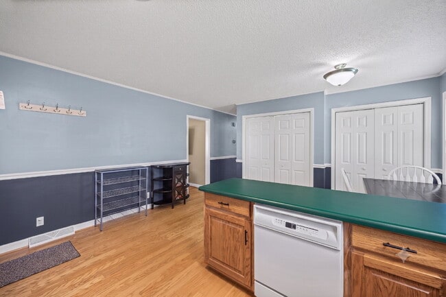 Building Photo - Charming All-Brick 3BR Home with Carport & Easy Charlotte Commute!
