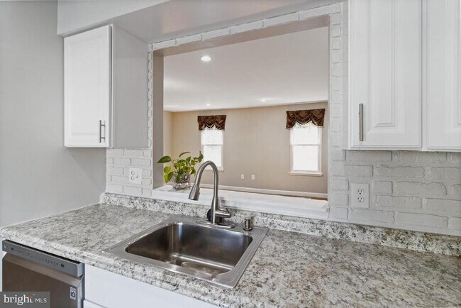 Building Photo - 18930 Birdseye Dr