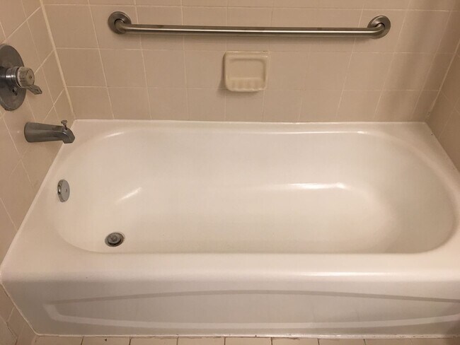 Building Photo - 1 bedroom, 1 bathroom condo for rent in The Preserve