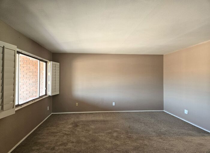 Building Photo - 4330 W Royal Palm Rd