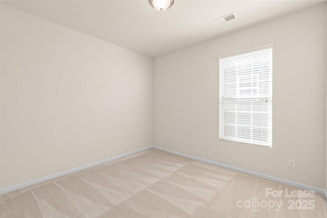 Building Photo - 720 Wood Lily Dr
