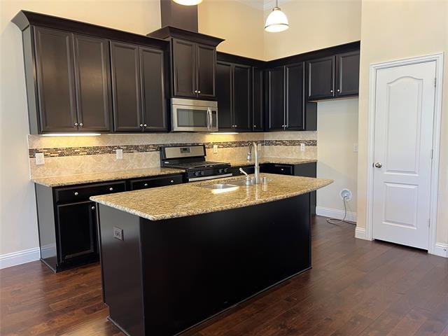 Building Photo - 587 Hampshire Dr