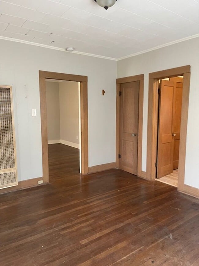 Building Photo - 2 bed 1 bath - Home for Rent