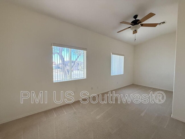 Building Photo - 2657 Edgewater Dr