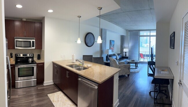 Building Photo - 400 S Tryon St