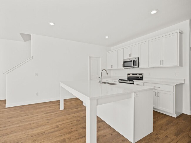 Building Photo - Beautiful 3-bedroom, 2.5-bath townhome