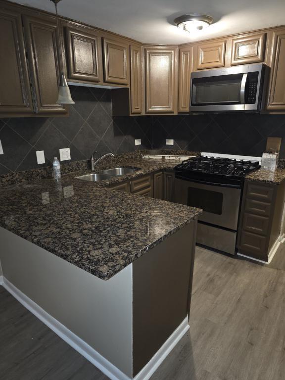 Building Photo - 6832 S Clyde Ave