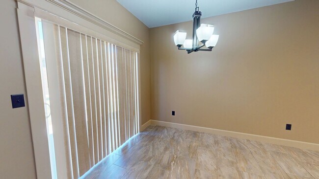 Building Photo - Townhome in Savannah schools!
