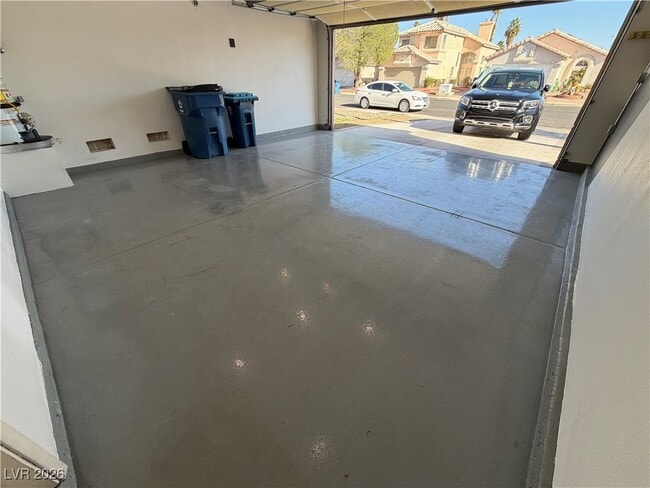 Building Photo - 2335 Bowstring Dr