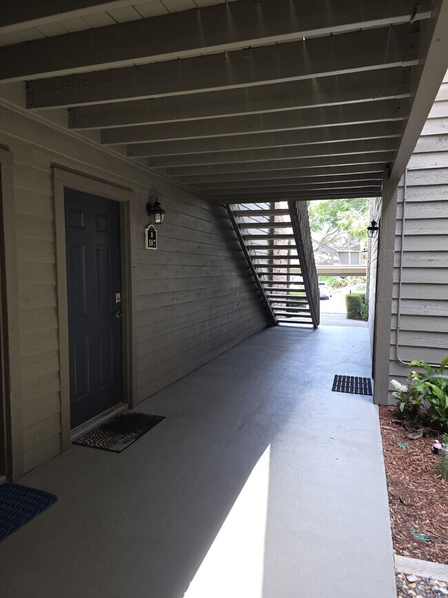 Building Photo - 1 bedroom condo in The Fountains at Countr...