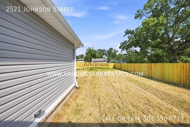 Building Photo - 2521 Johnson St