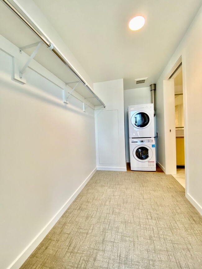 Building Photo - 1bd/1ba Seattle Condo