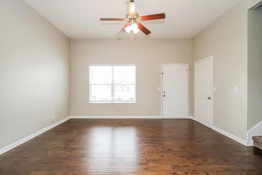 Building Photo - 2426 Salem Glen Xing