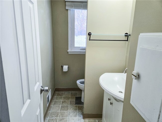 Building Photo - 512 Bromley Rd