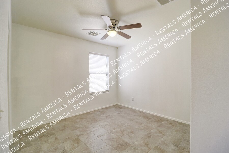 Building Photo - 6003 E Sunrise Cir