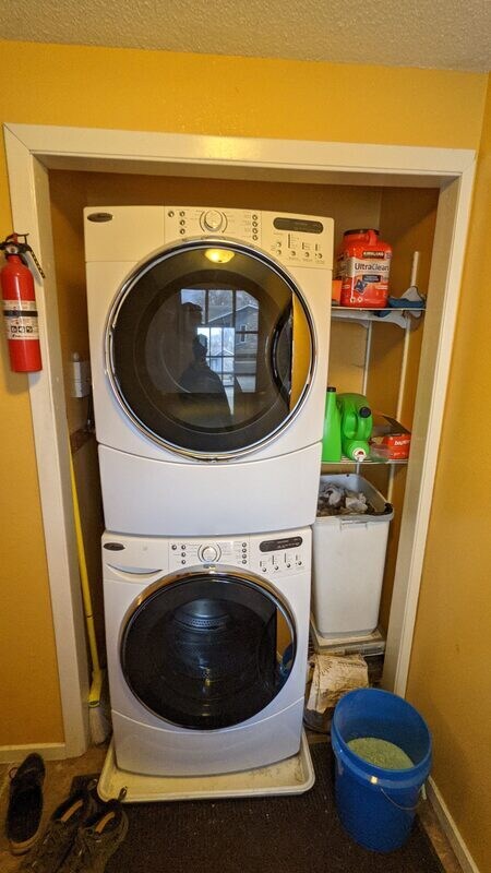 Building Photo - 118 25th St W