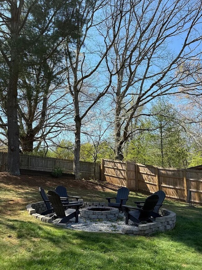 Building Photo - West Asheville Home with Private Fenced Yard & Spacious Layout