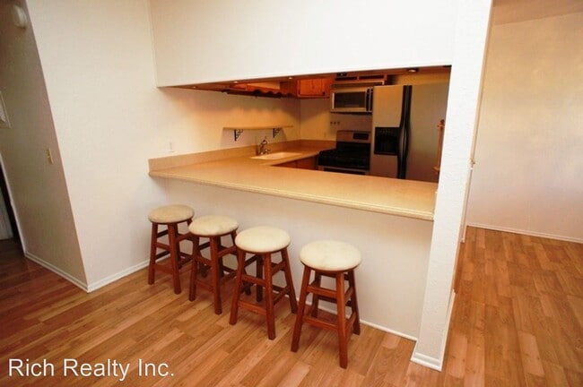 Building Photo - 2 br, 2 bath House - 842 S. Langley Ave #201
