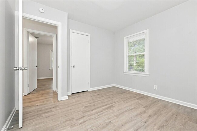 Building Photo - 386 Lindsey Dr SE