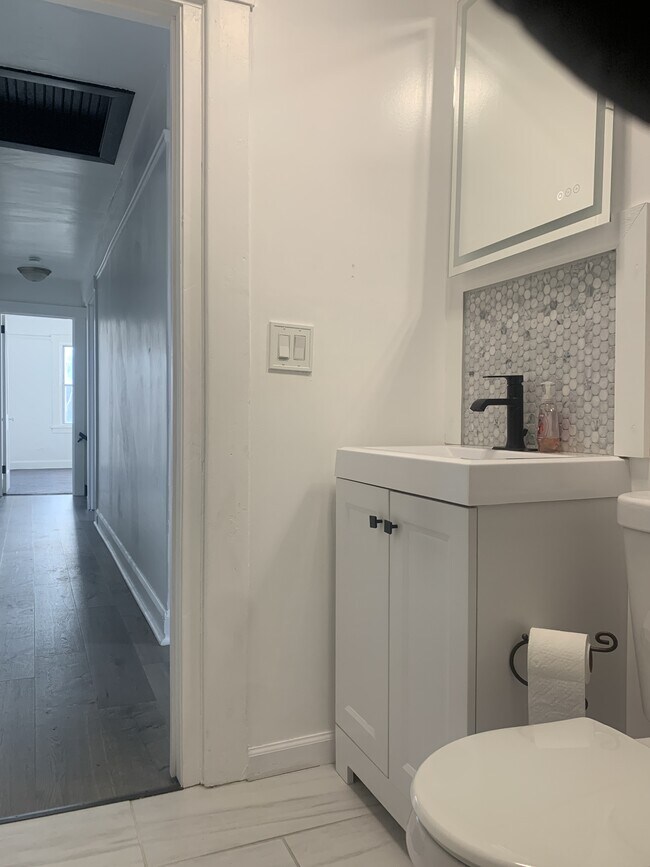 Building Photo - 525 Sunnyside Ave