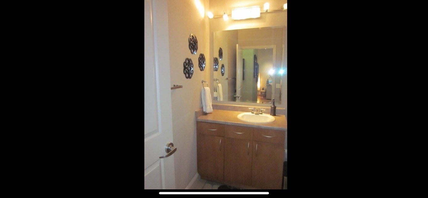 Building Photo - 5401 S Park Terrace Ave