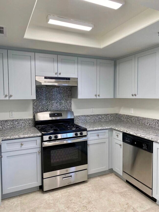 Building Photo - 809 W Duarte Rd