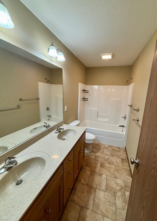 Building Photo - Room to Live, Space to Enjoy – 4 Bed / 2.5 Bath Duplex in East Manhattan