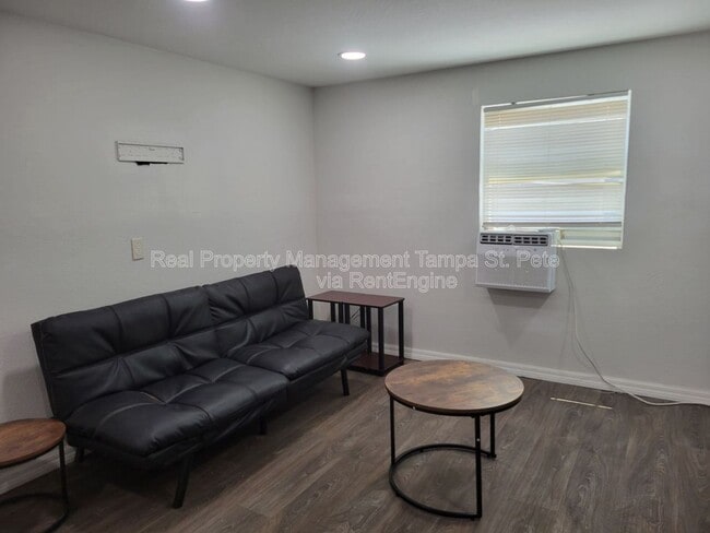 Building Photo - 618 17th Ave S