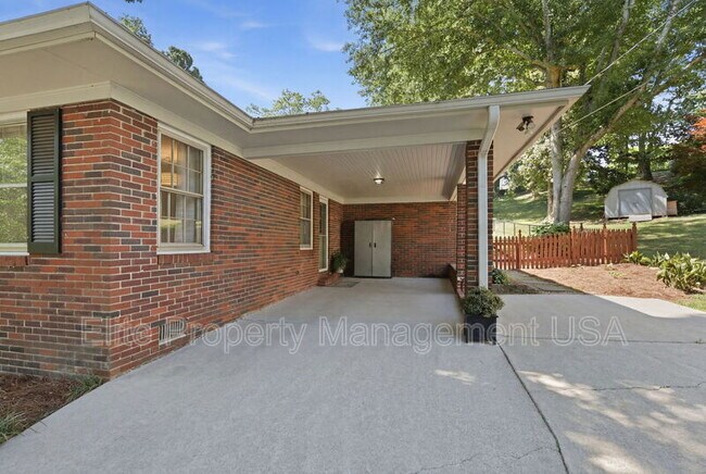 Building Photo - 1338 Northwood Cir NE