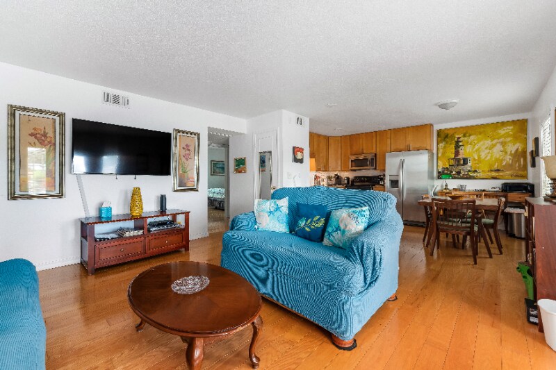 Building Photo - 204 Pompano Dr SE