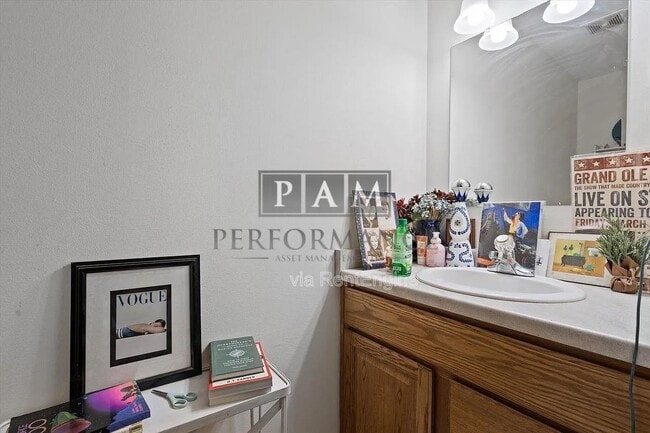 Building Photo - 3209 S Ridge Crest Ct