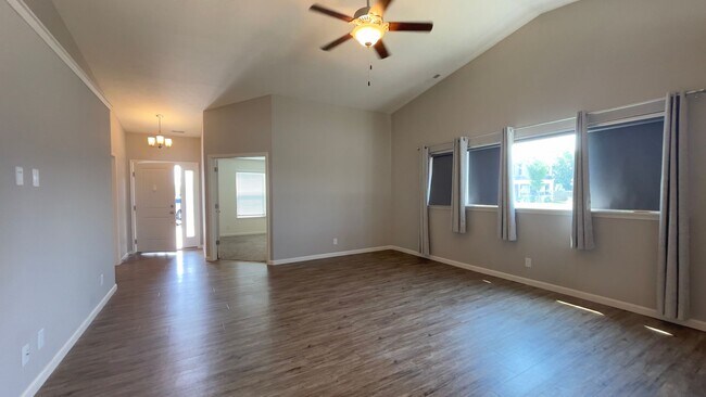 Building Photo - Hawthorne Lake…3 Bedroom 2 Bath