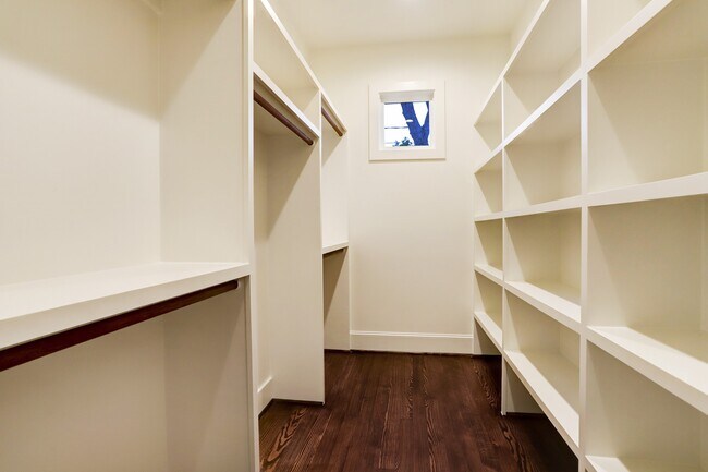 Building Photo - 138 Lakeview Dr