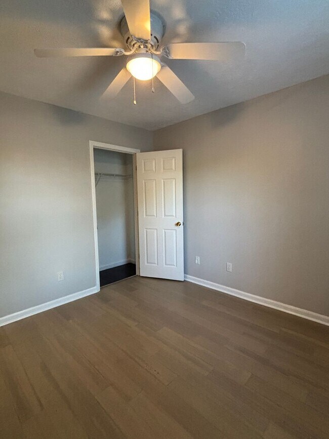 Building Photo - AVAILABLE NOW- LOW MAINTENANCE, MOVE-IN READY PATIO HOME IN NE COLUMBIA!!