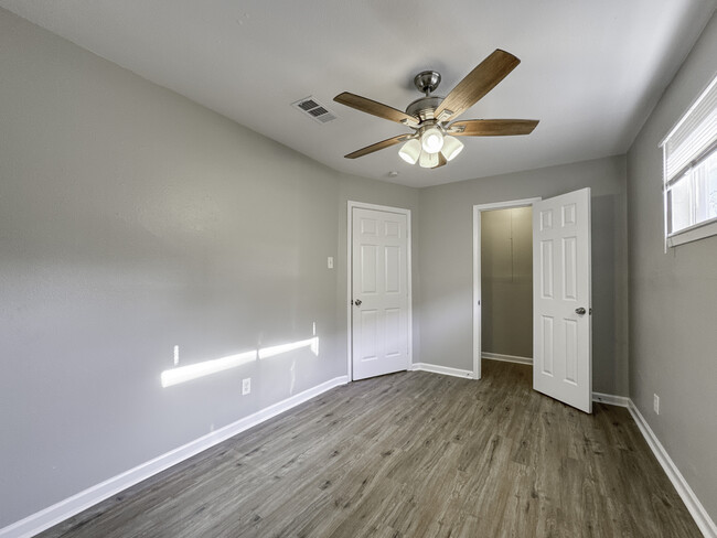 Bedroom - 4539 Dakota St