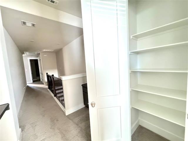 Building Photo - 809 Meadowcrest Dr