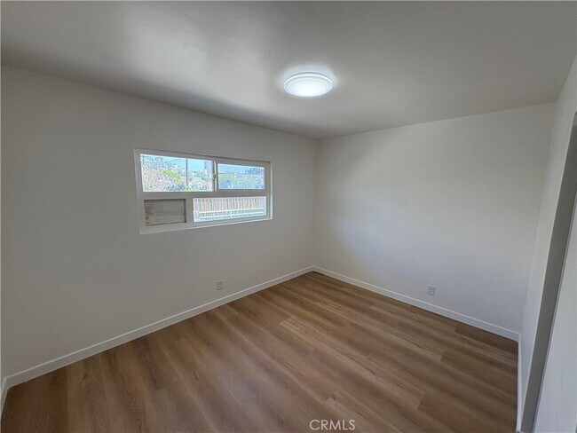 Building Photo - 1103 S Hobart Blvd
