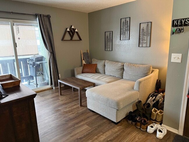 Building Photo - Century 21 Gold Rush - 2 Bed / 1 Bath Condo – West Fairbanks